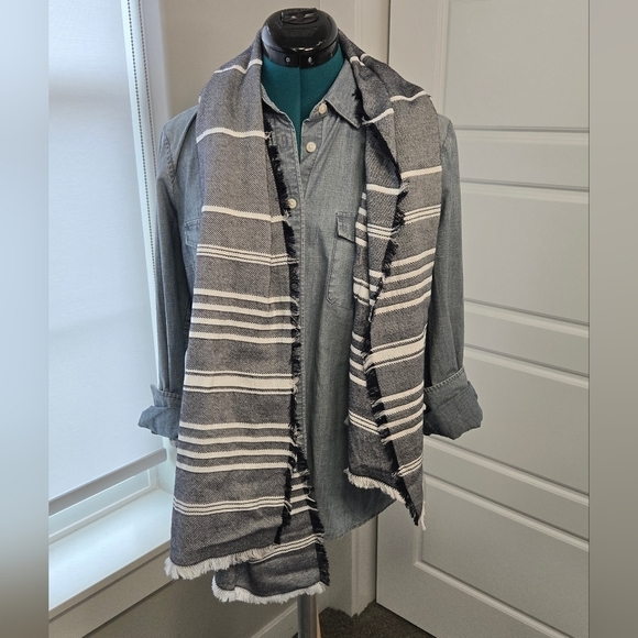 BANANA REPUBLIC NADIA STRIPE SCARF WRAP SHAWL OVERSIZE NAVY BLUE WHITE WOMEN OS - Picture 3 of 10